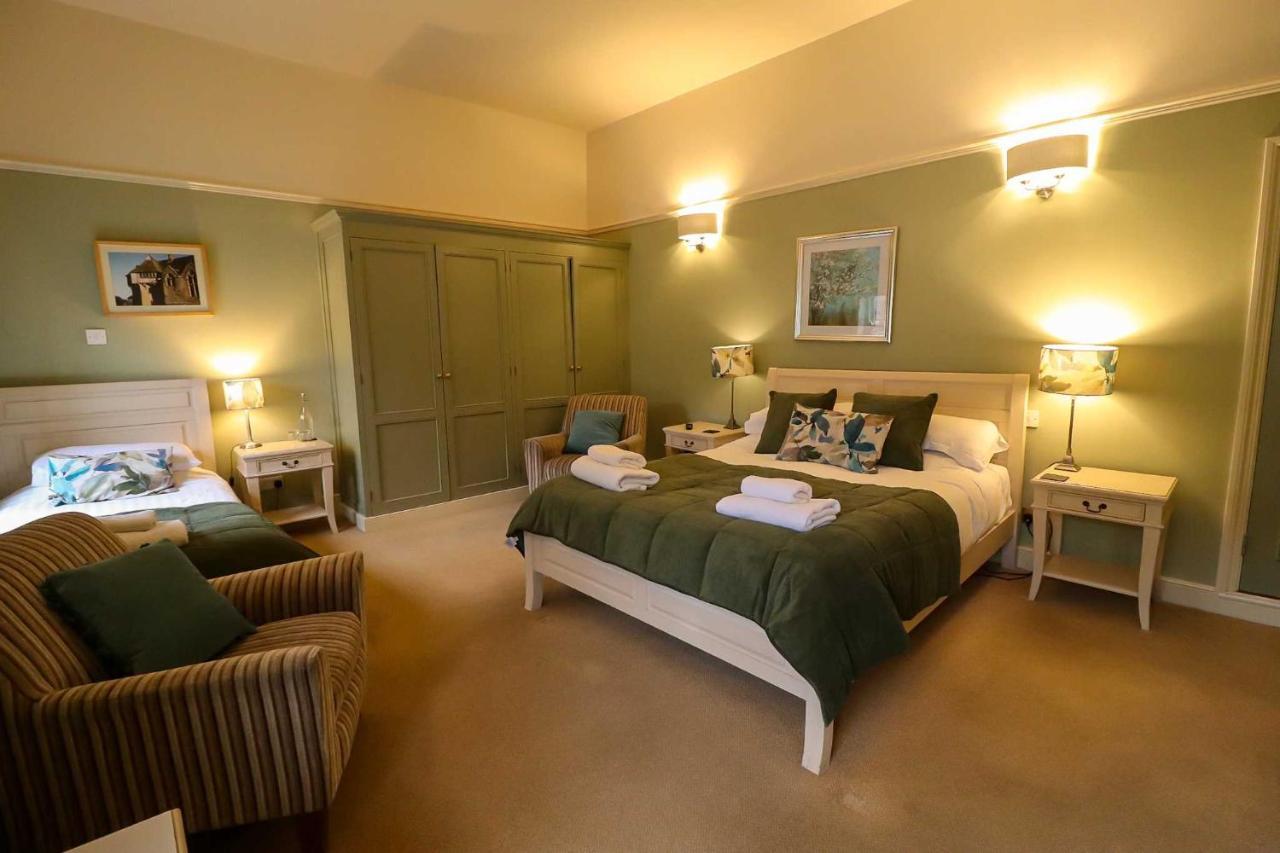The Castle Hotel Bishop's Castle Luaran gambar